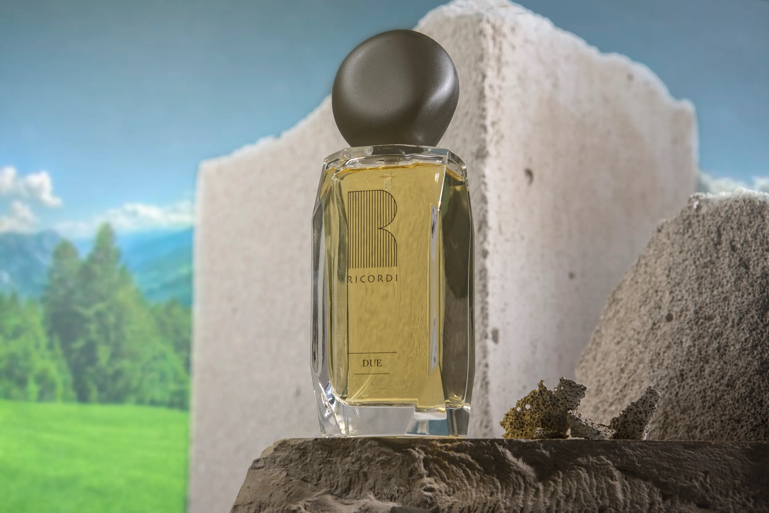 A picture of Ricordé Doux Eau de Parfum, one of the most luxurious perfumes in the world, embodying luxury and elegance. Its unique scents are mixed with a sophisticated artistic touch, expressing heritage and a modern vision to give you an unparalleled aromatic experience.