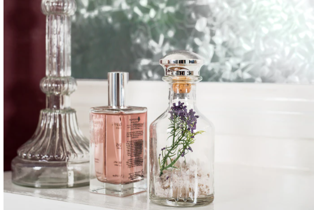 An image showing the types of inspired perfumes and how to distinguish between them by comparing their quality and compositions