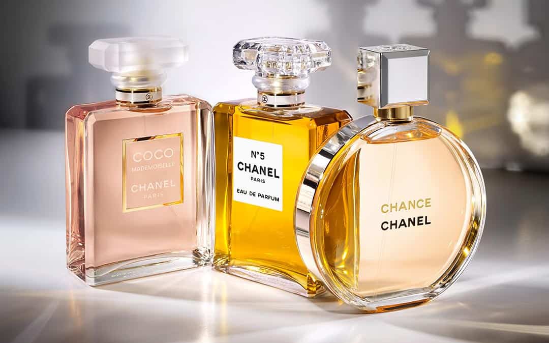 Enjoy the diversity of women's fragrances this Christmas, discover the allure and luxury in every bottle  